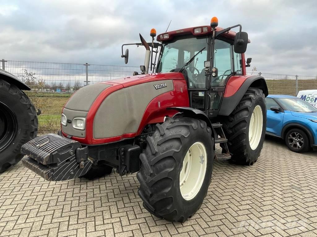 Valtra T120 tractor Traktori