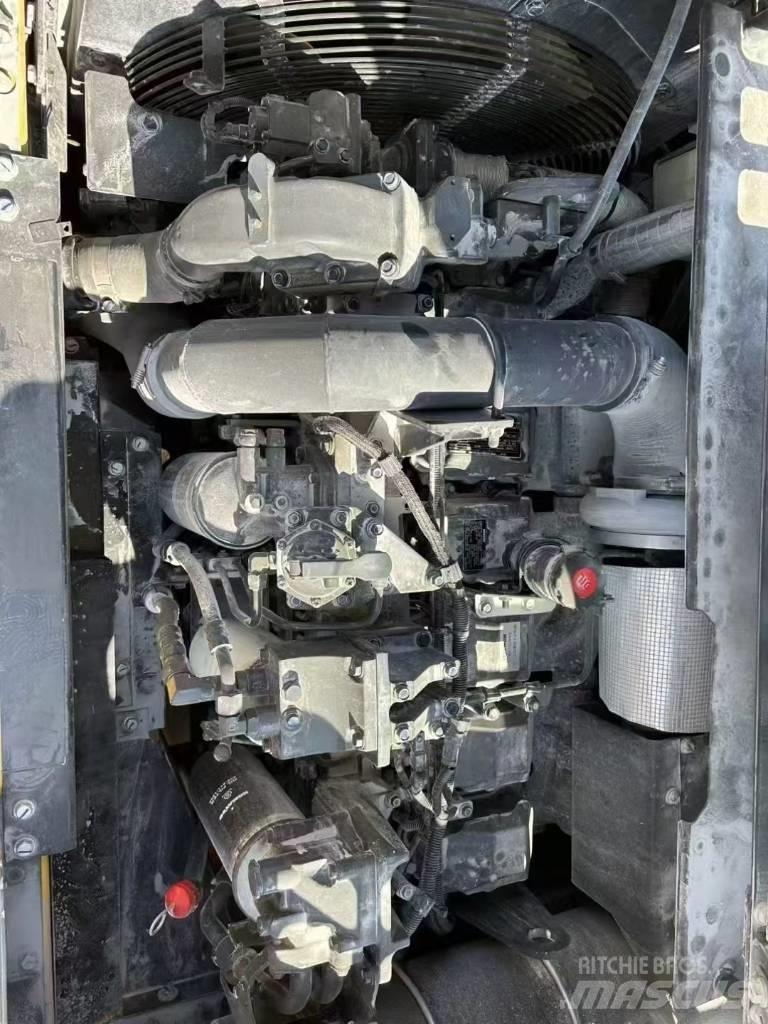 Komatsu 450LC-8 Bageri guseničari