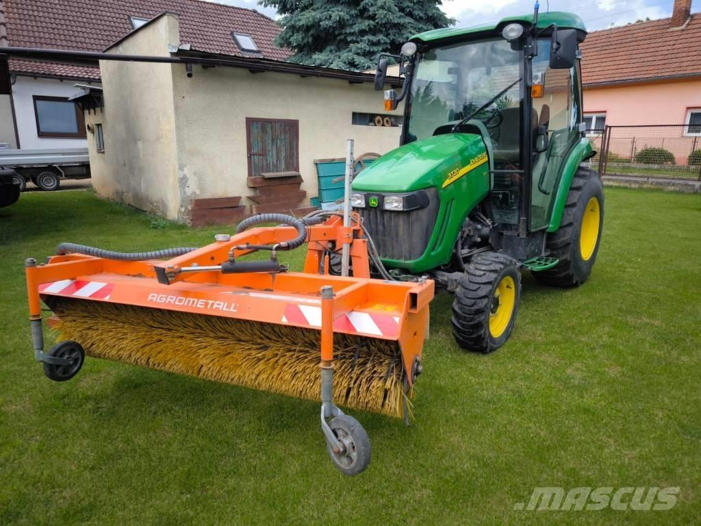 John Deere 3720 Manji traktori