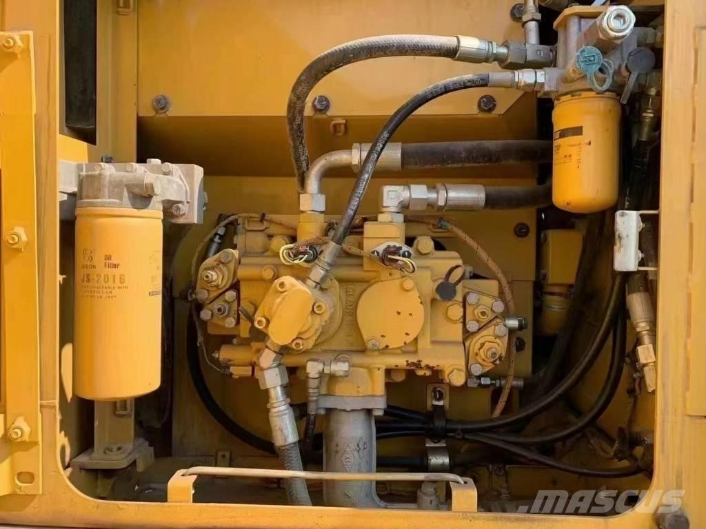 CAT CAT318D Bageri guseničari