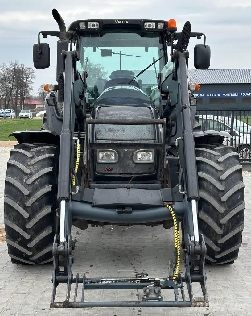 Valtra T 190 Traktori