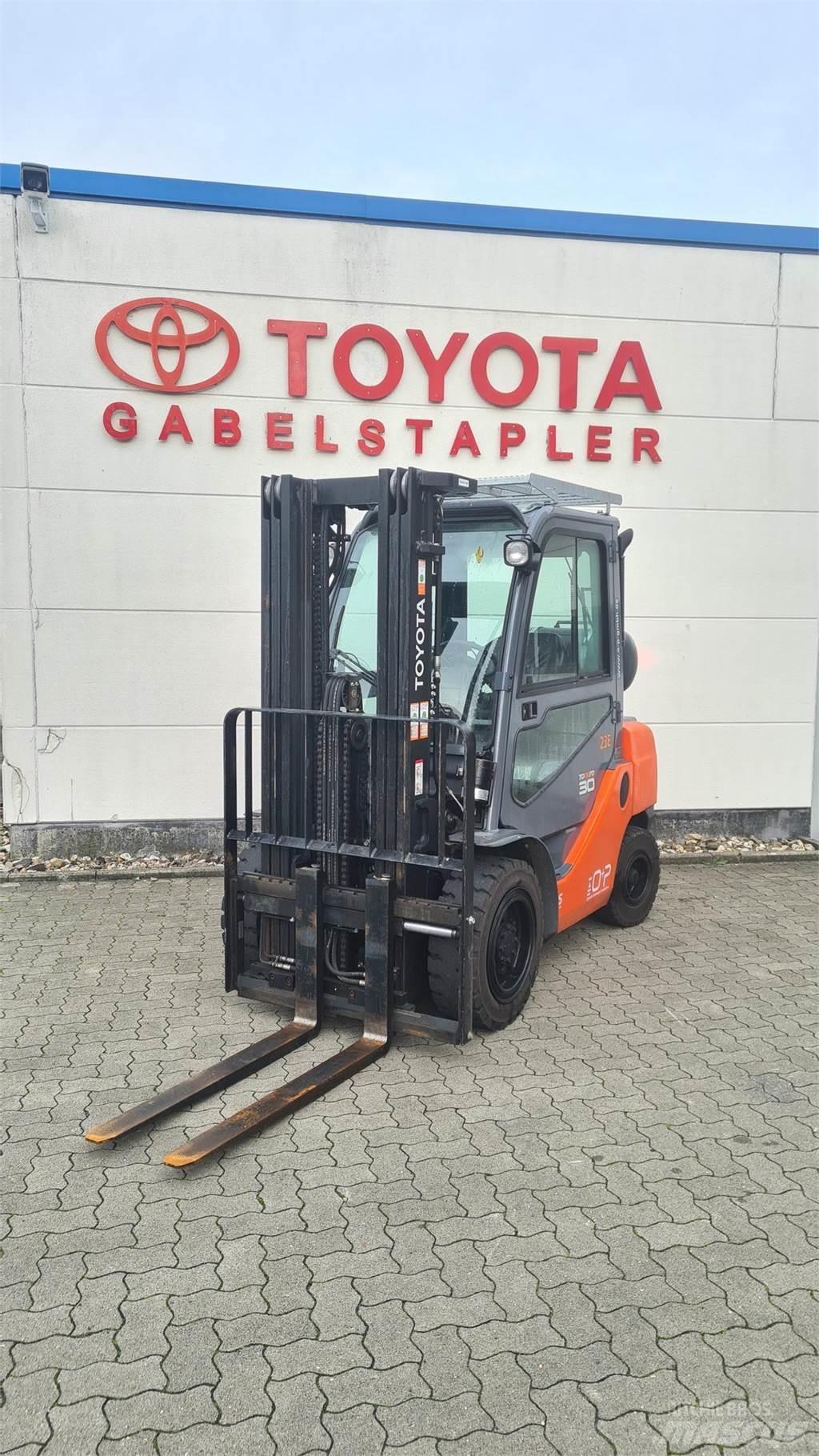 Toyota 02-8FGF30 Plinski viljuškari