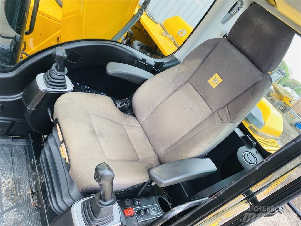 JCB JS130LC Bageri guseničari