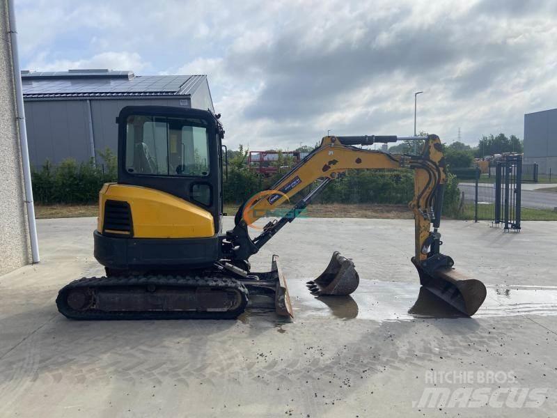 Bobcat E 35 Bageri točkaši