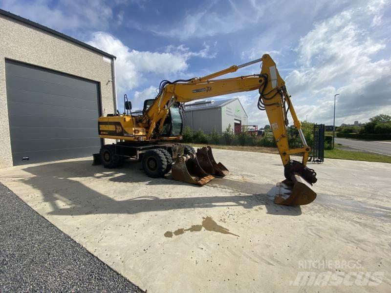 JCB JS145W Bageri točkaši