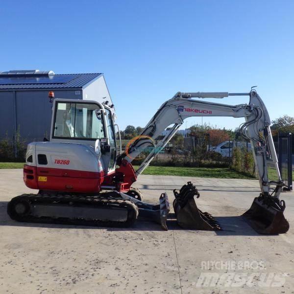Takeuchi TB260 Bageri točkaši