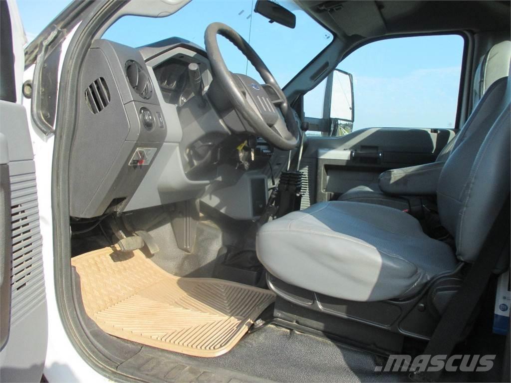Ford F750 Rol kiper kamioni sa kukom za podizanje tereta