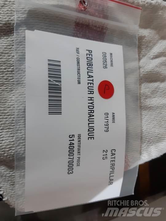 CAT 215 Kabine i unutrašnjost