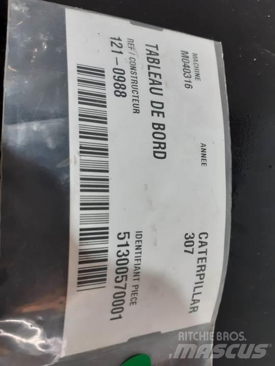 CAT 307 Kabine i unutrašnjost