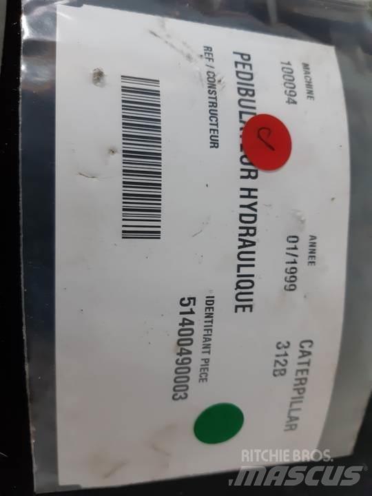 CAT 312B Kabine i unutrašnjost