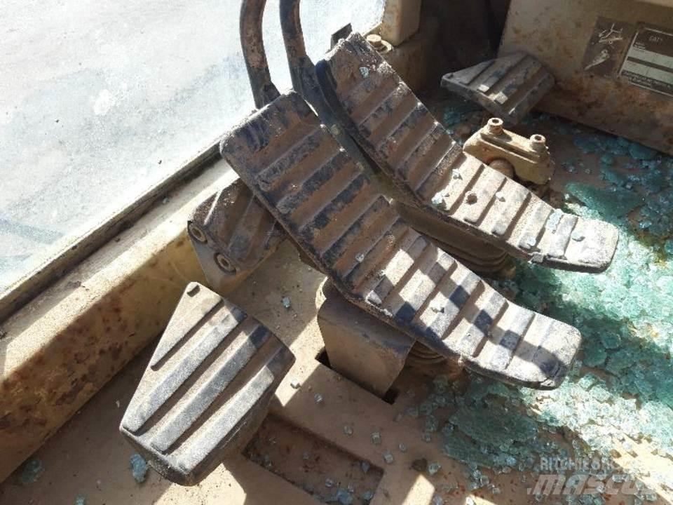 CAT 325LN Kabine i unutrašnjost