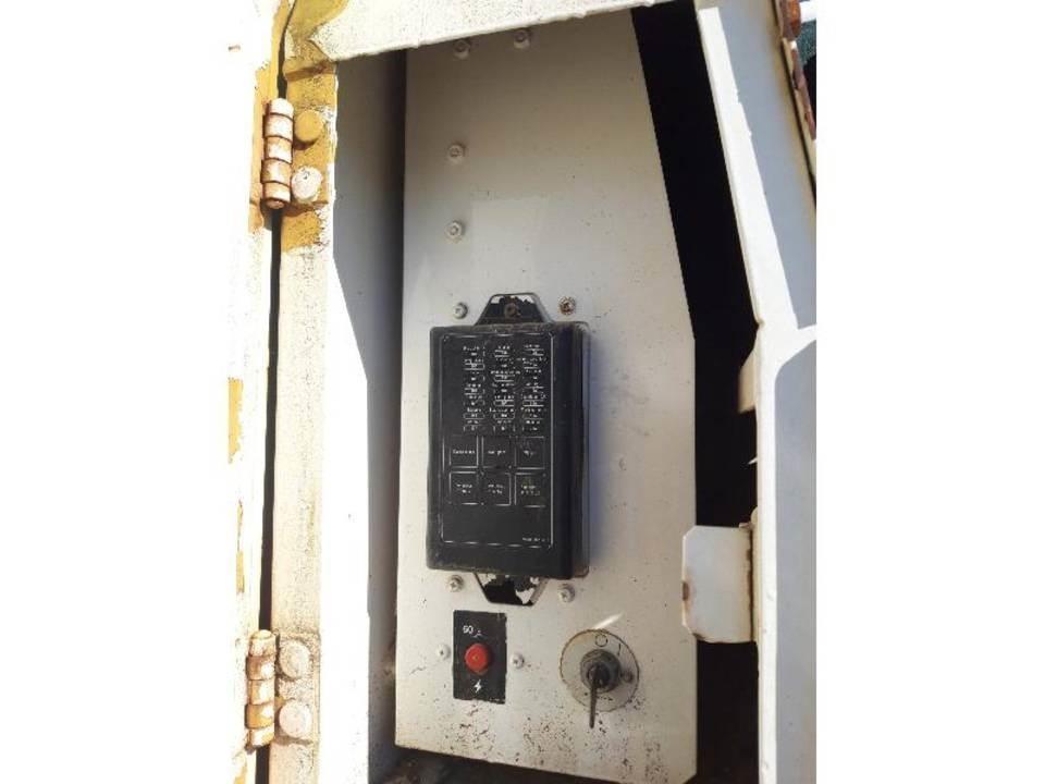 CAT 325LN Kabine i unutrašnjost