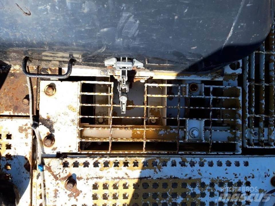 CAT 325LN Kabine i unutrašnjost