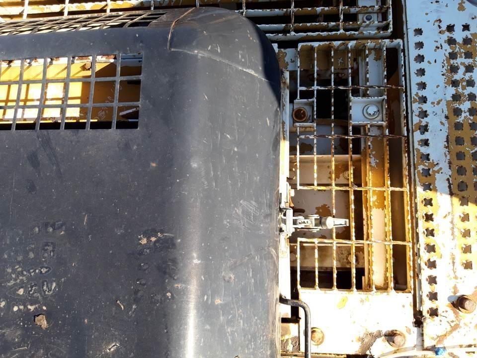 CAT 325LN Kabine i unutrašnjost