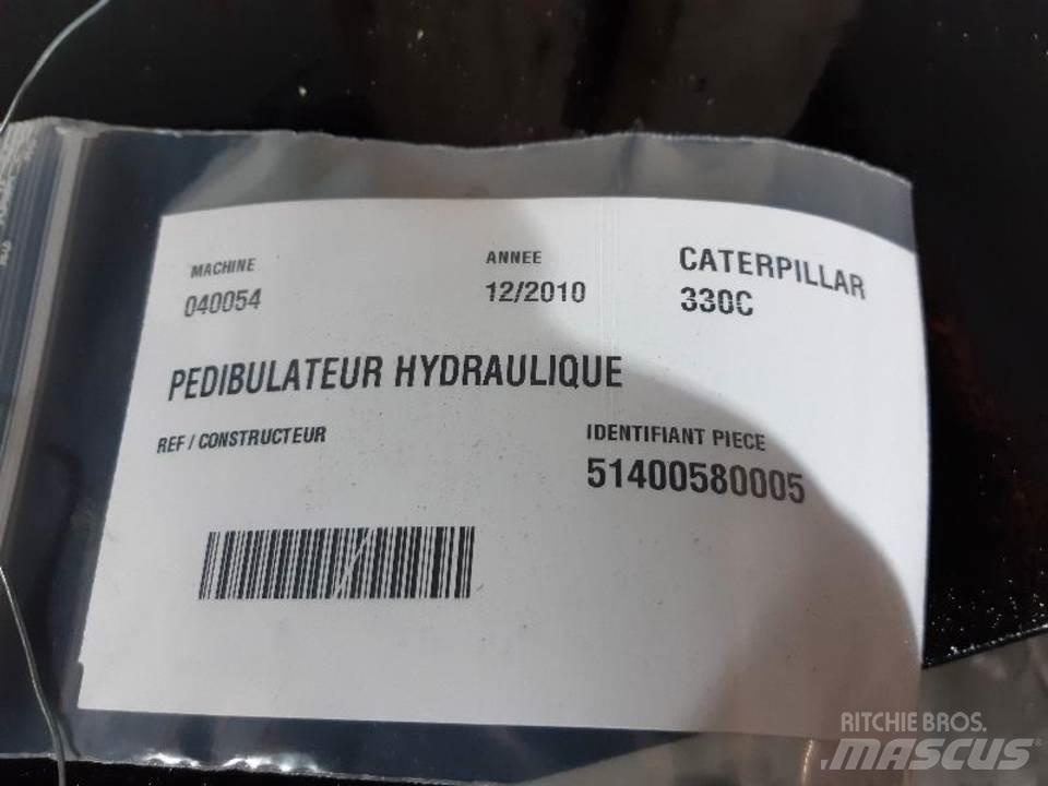 CAT 330C Kabine i unutrašnjost