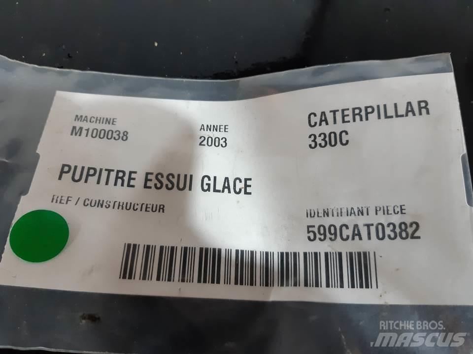 CAT 330C Kabine i unutrašnjost