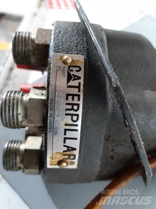 CAT 330L Kabine i unutrašnjost