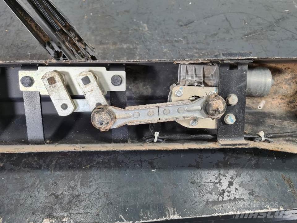 CAT 336DL Kabine i unutrašnjost