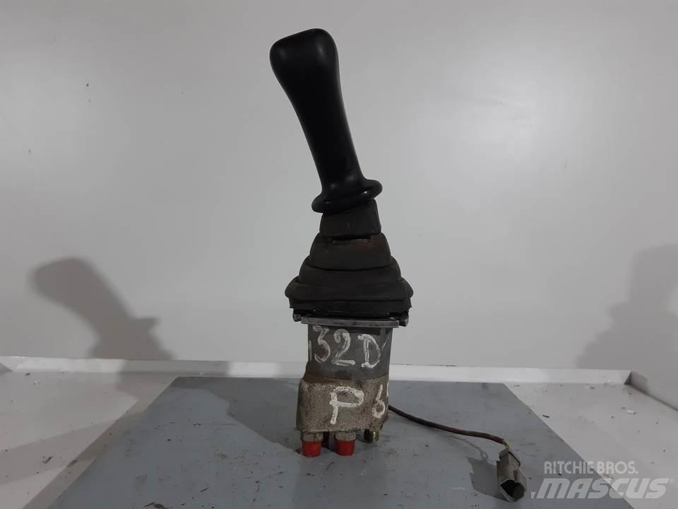 CAT 432D Kabine i unutrašnjost