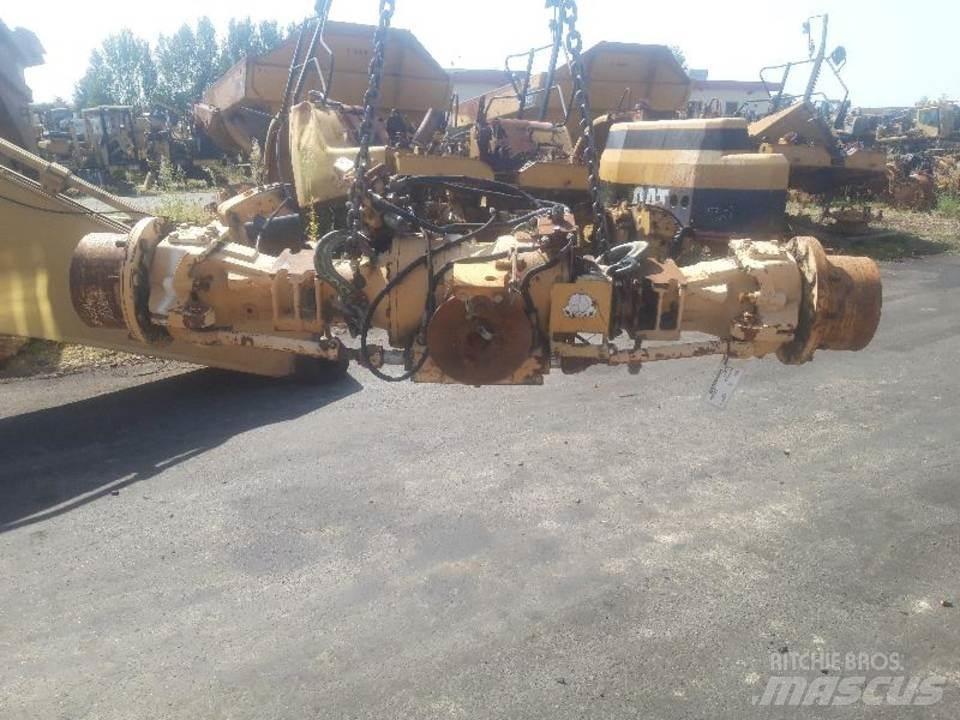 CAT 438B Transmisija