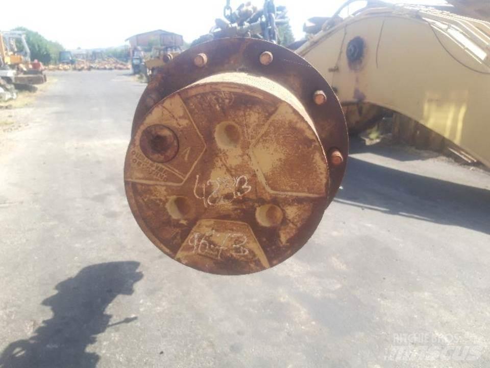 CAT 438B Transmisija
