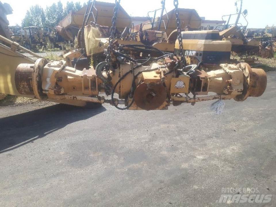 CAT 438B Transmisija