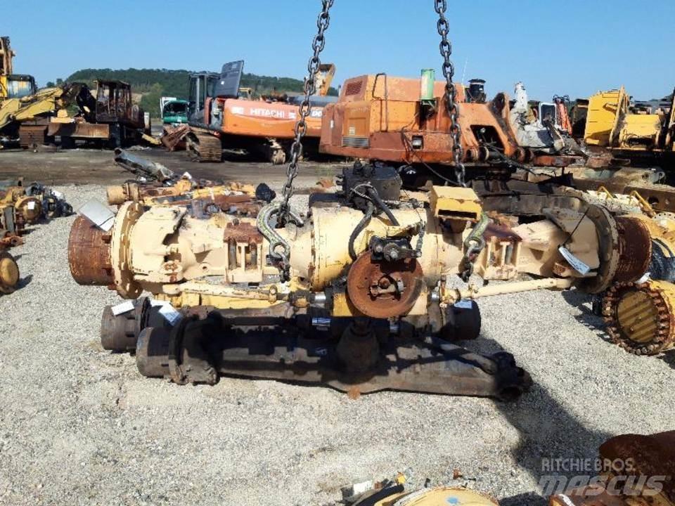 CAT 438B Transmisija