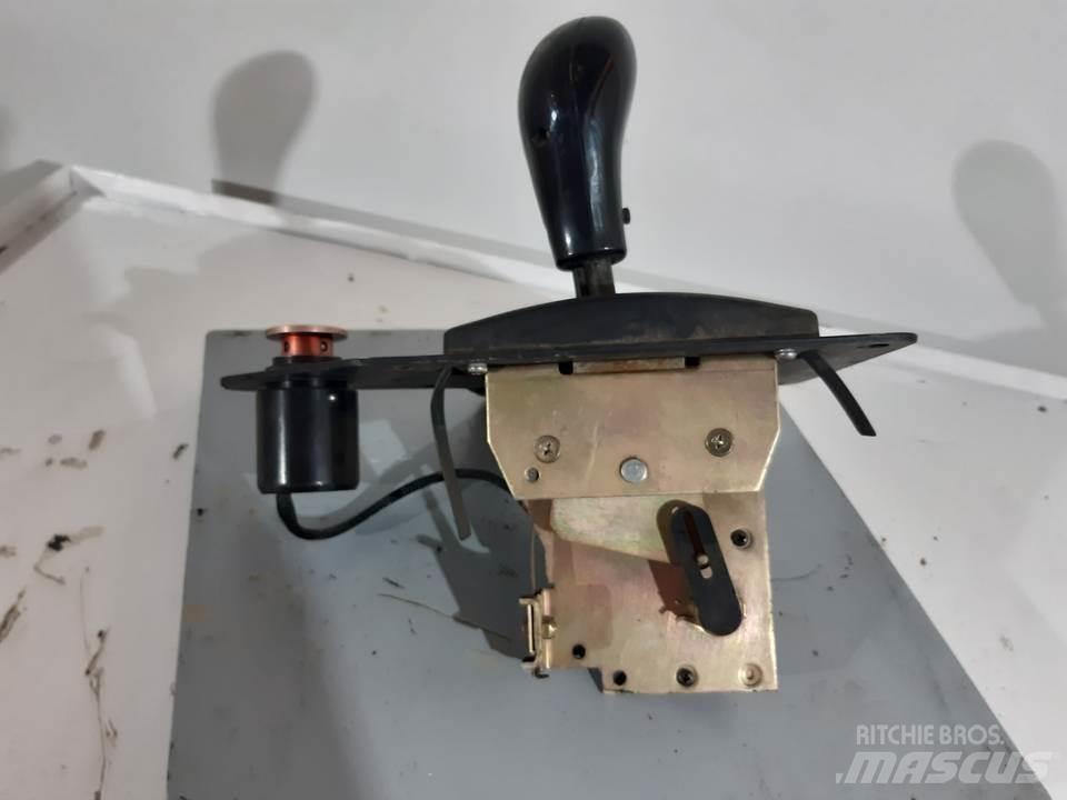 CAT 740 Kabine i unutrašnjost