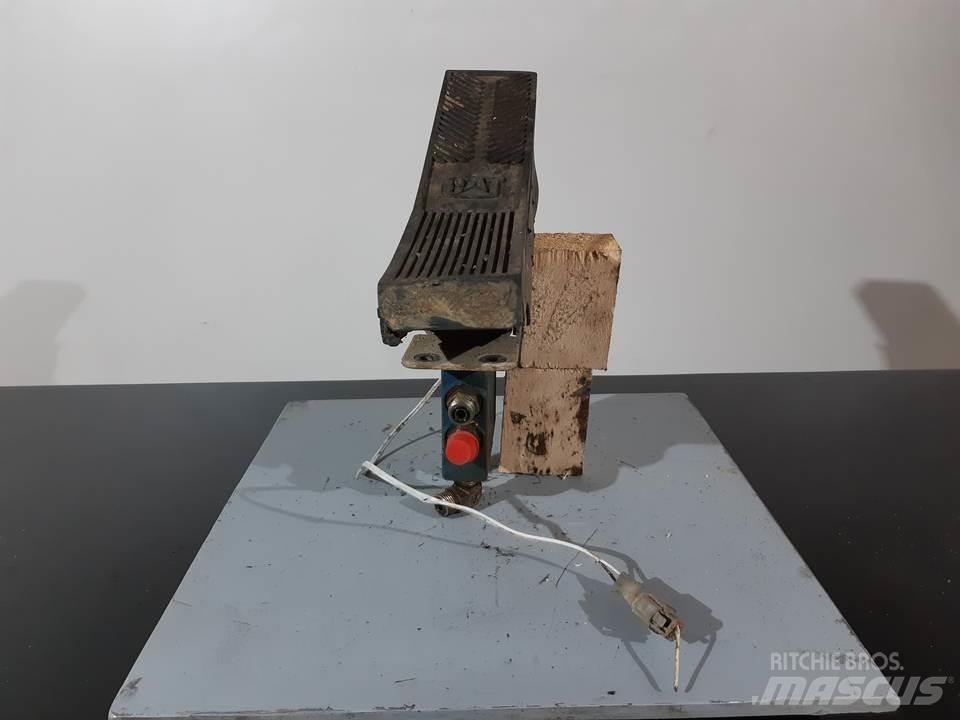 CAT M312 Kabine i unutrašnjost