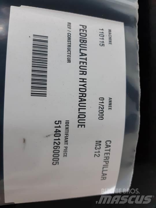 CAT M312 Kabine i unutrašnjost