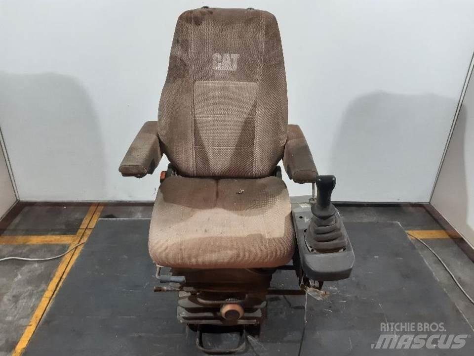 CAT M312 Kabine i unutrašnjost