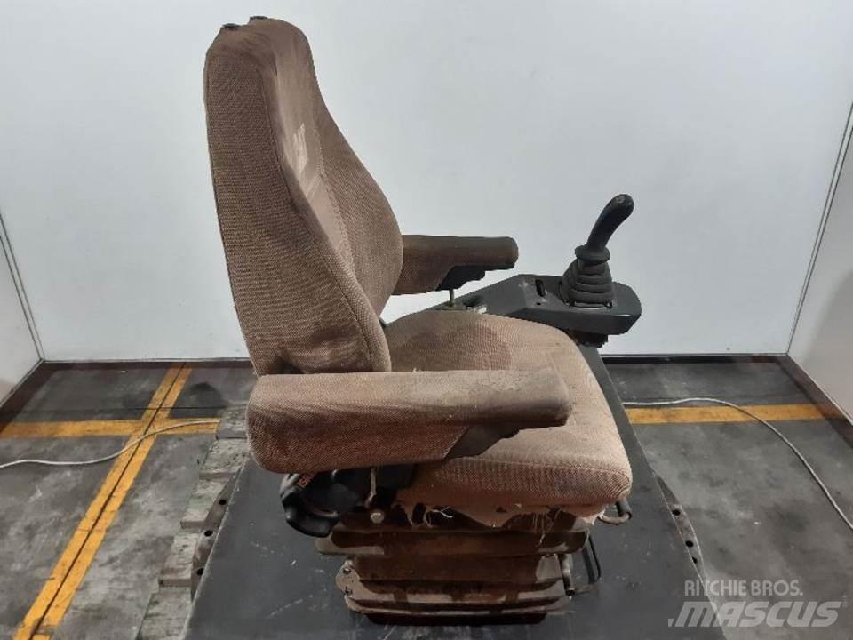 CAT M312 Kabine i unutrašnjost