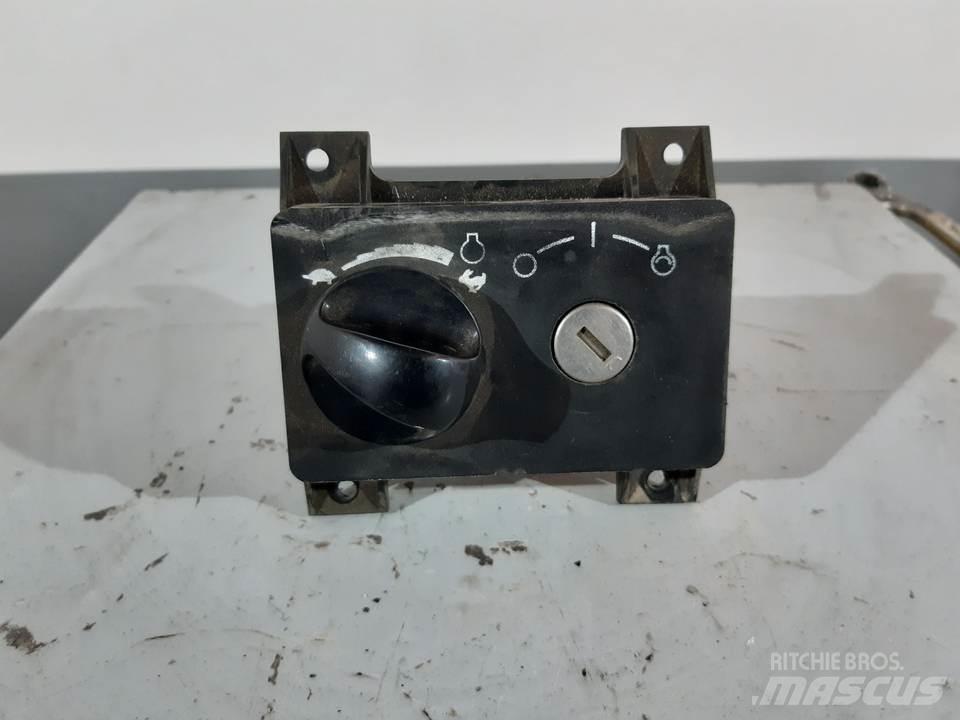 CAT M313C Kabine i unutrašnjost