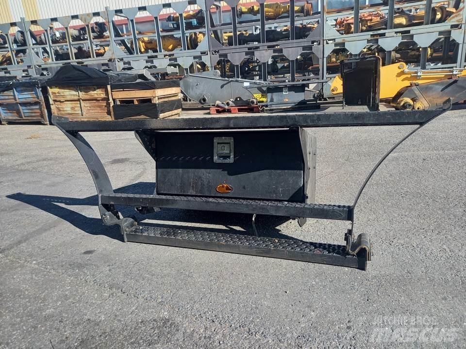CAT M320F Kabine i unutrašnjost