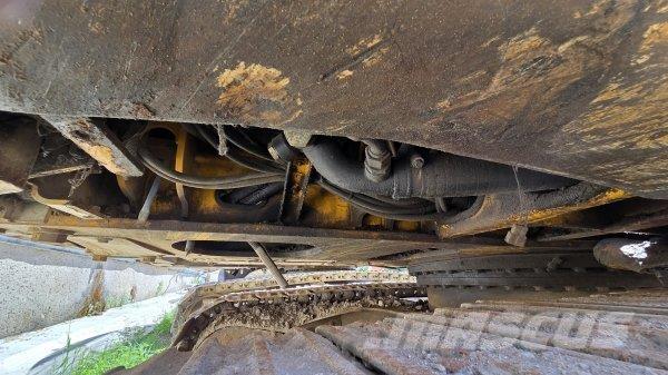 JCB JS 130 LC Bageri guseničari