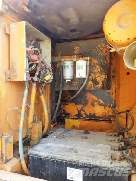 Liebherr R900 B Bageri guseničari