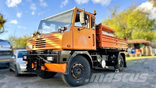 Praga NTS 265 + sypač Posipači soli i peska