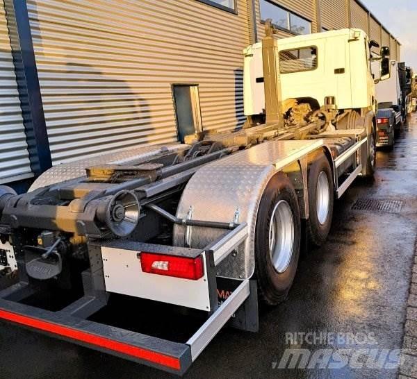 Scania P 360 Rol kiper kamioni sa kukom za podizanje tereta