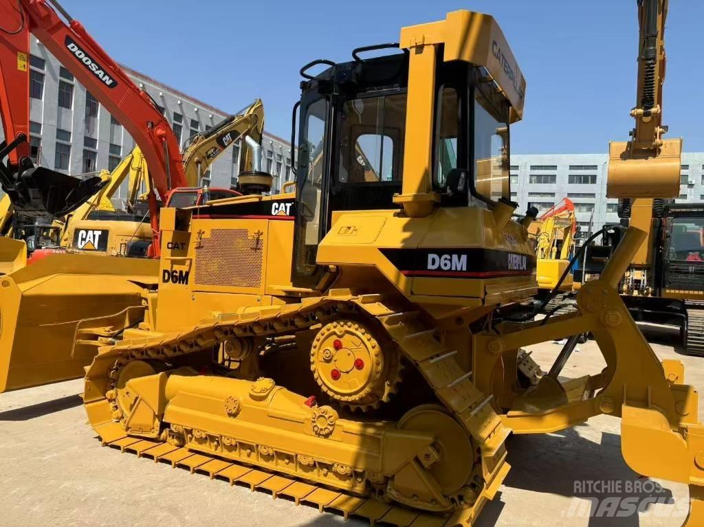 CAT D 6 M XL Buldožeri guseničari