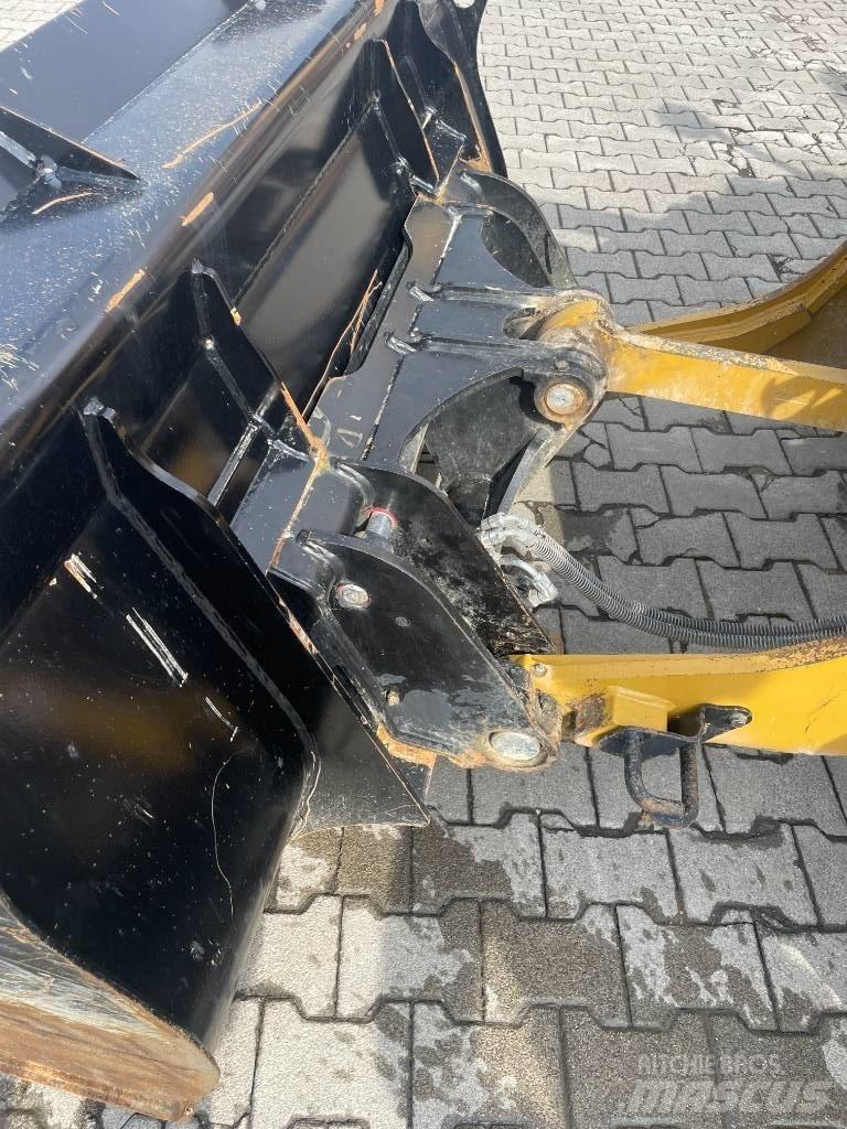 CAT 906 M Utovarivači na točkove