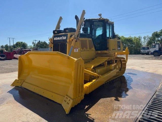 Komatsu D65EX-18 Buldožeri guseničari