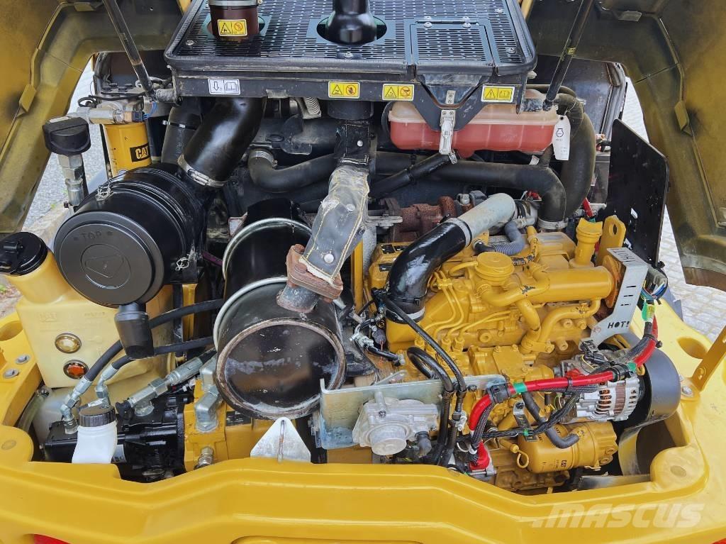 CAT 906 M     2016 Utovarivači na točkove