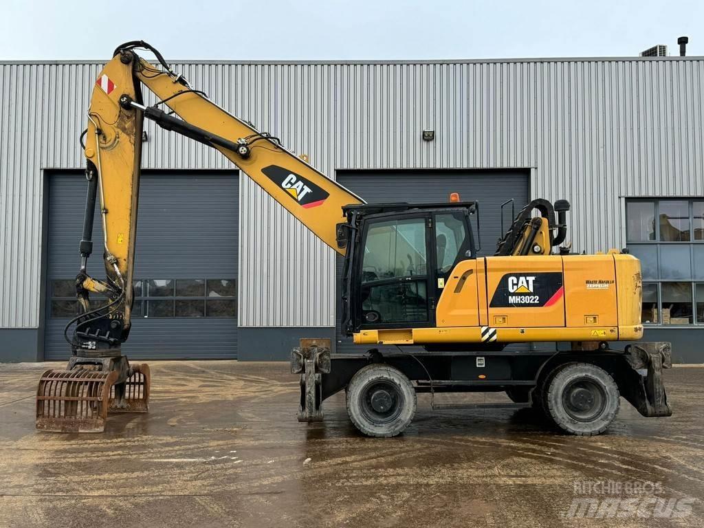 CAT MH3022 Polovni specijalni bageri
