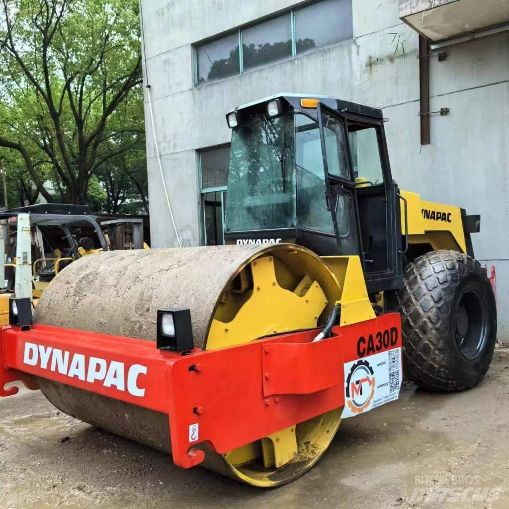 Dynapac CA30D Valjci sa jednim bubnjem