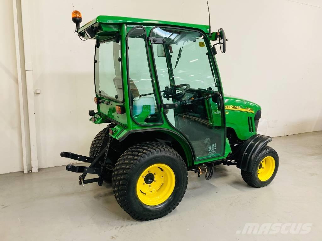 John Deere 2320 Manji traktori