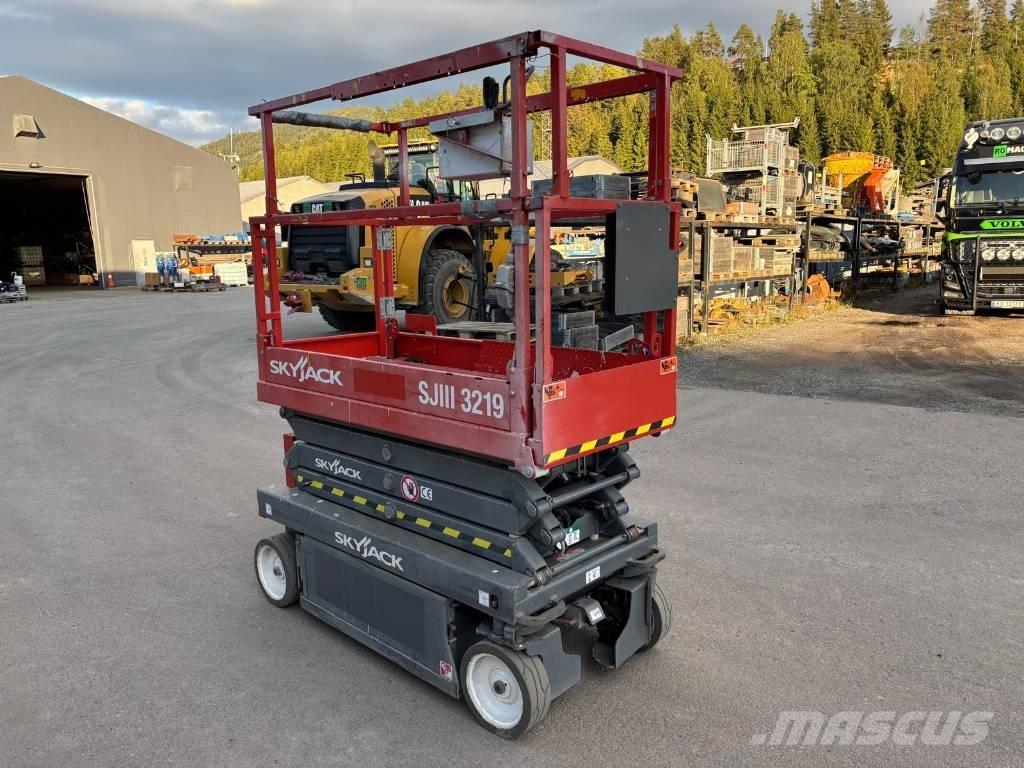 SkyJack SJ III 3219 Makazaste platforme
