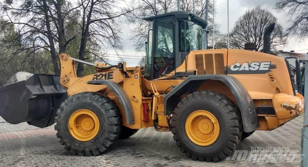 CASE 821 E Utovarivači na točkove