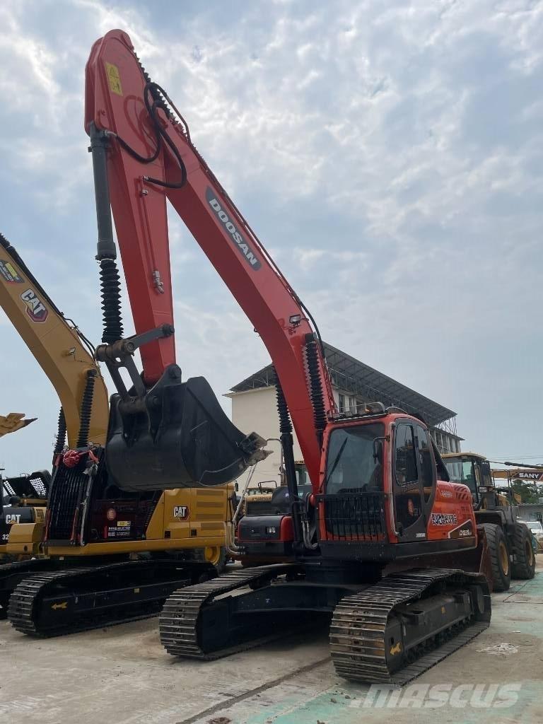 Doosan DX 225 LCA Bageri guseničari