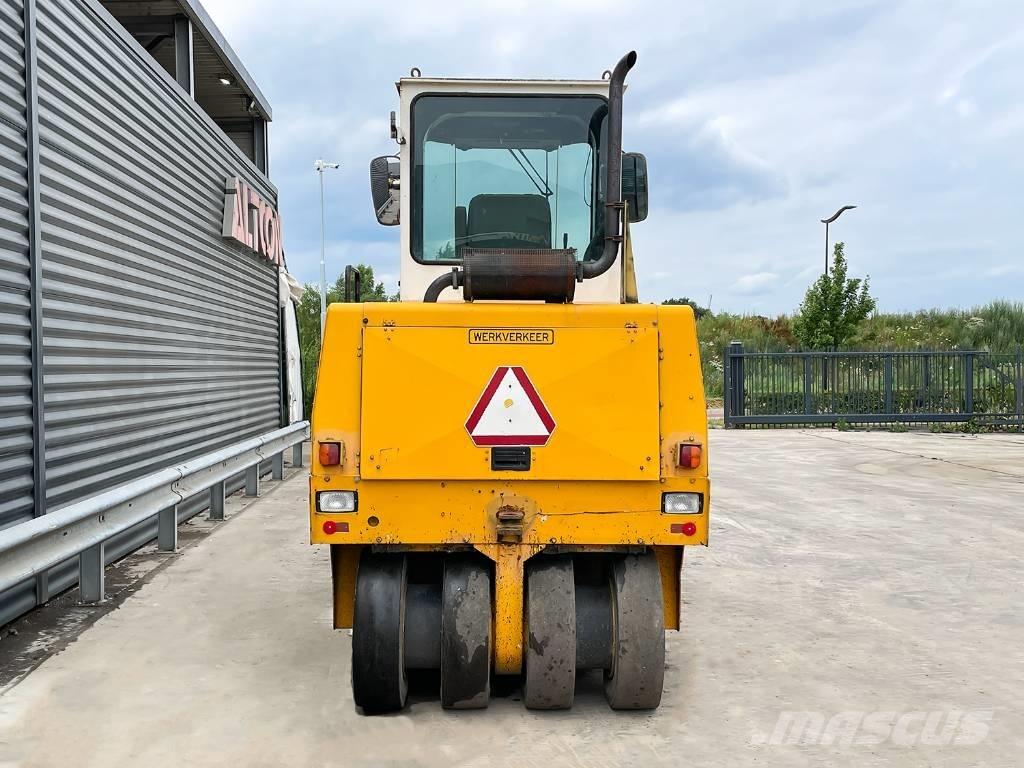 Dynapac CP 142 Gumeni valjci na točkovima