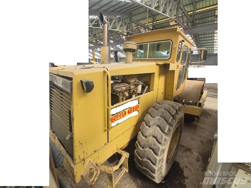 CAT CS 563 Valjci sa duplim bubnjem